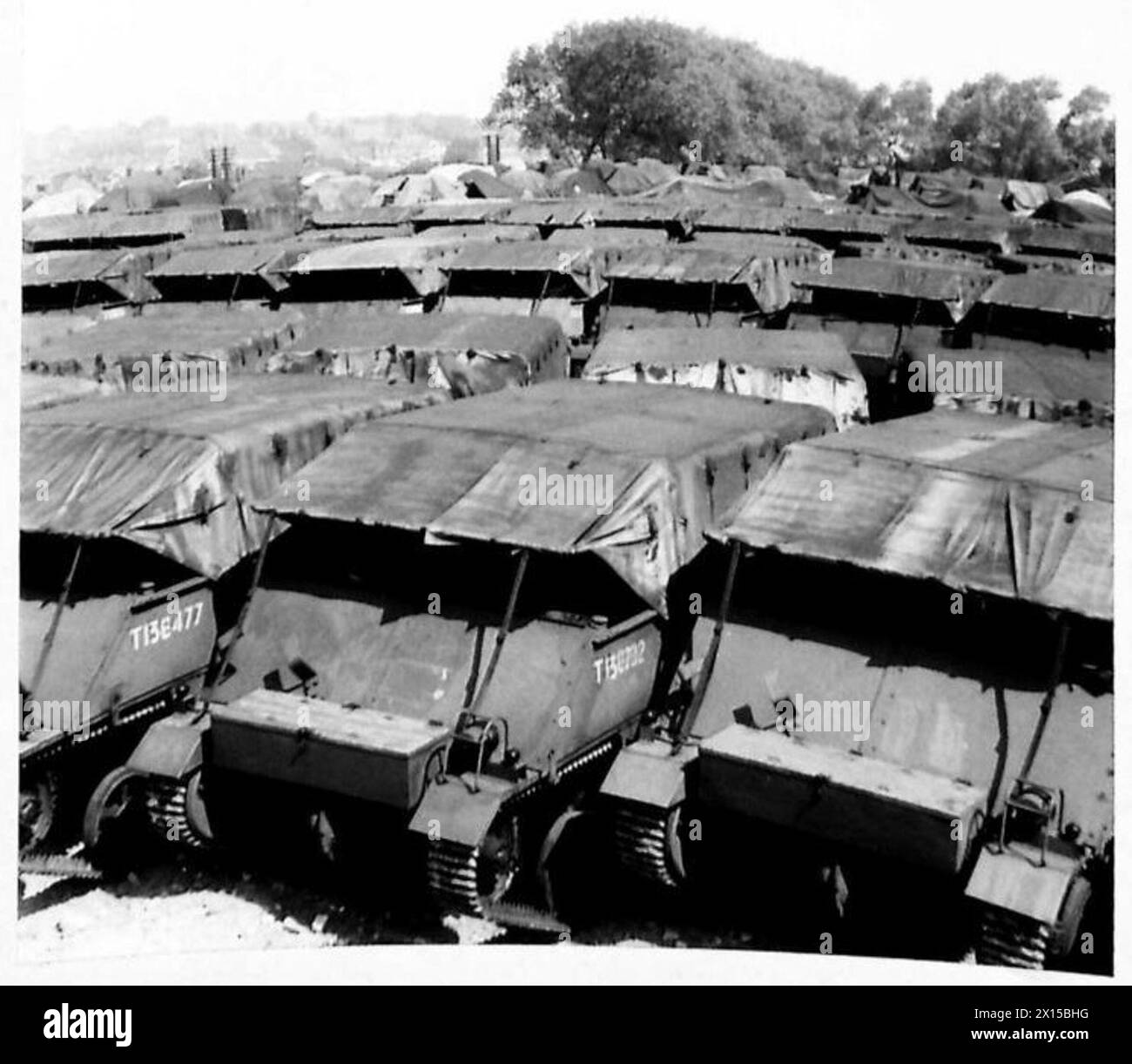 Lloyd Carriers No.11 veicoli corazzati da combattimento sono schierati per un incarico speciale con l'esercito britannico. Foto Stock