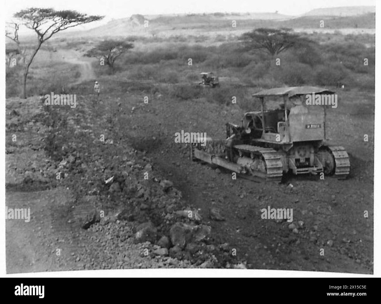 L'ESERCITO SUDAFRICANO COSTRUISCE NUOVE STRADE SUL FRONTE DEL KENYA - la compagnia di costruzione delle strade dell'esercito sudafricano al lavoro su una di queste strade British Army Foto Stock