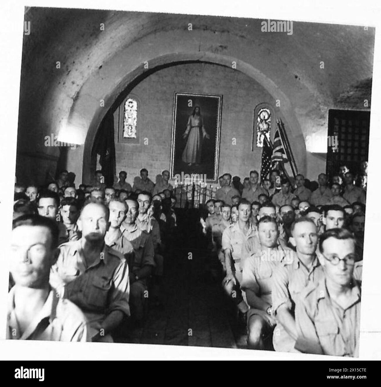 Una vista generale mostra la chiesa dedicata ai morti di Salerno, con un dipinto di nostro Signore, trovato sul campo di battaglia. Foto Stock