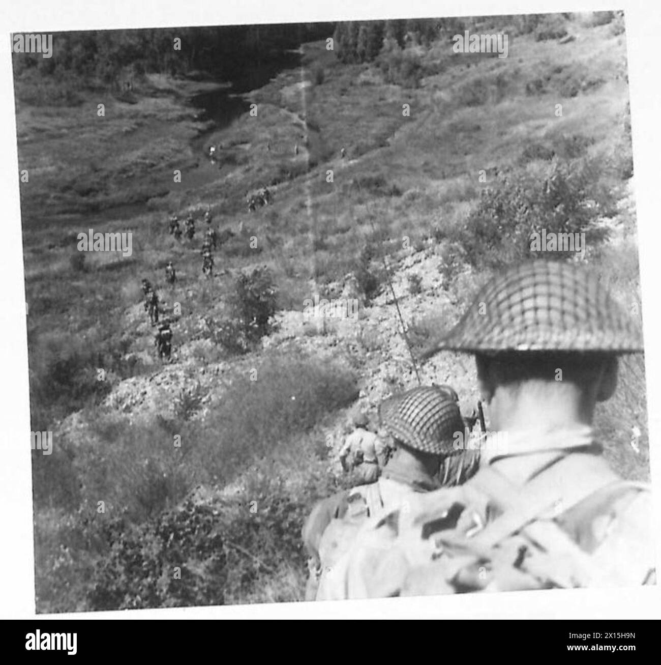 Fanteria motorizzata della pattuglia dell'Ottava Arne Valley, navigando sul terreno durante le operazioni militari. Foto Stock