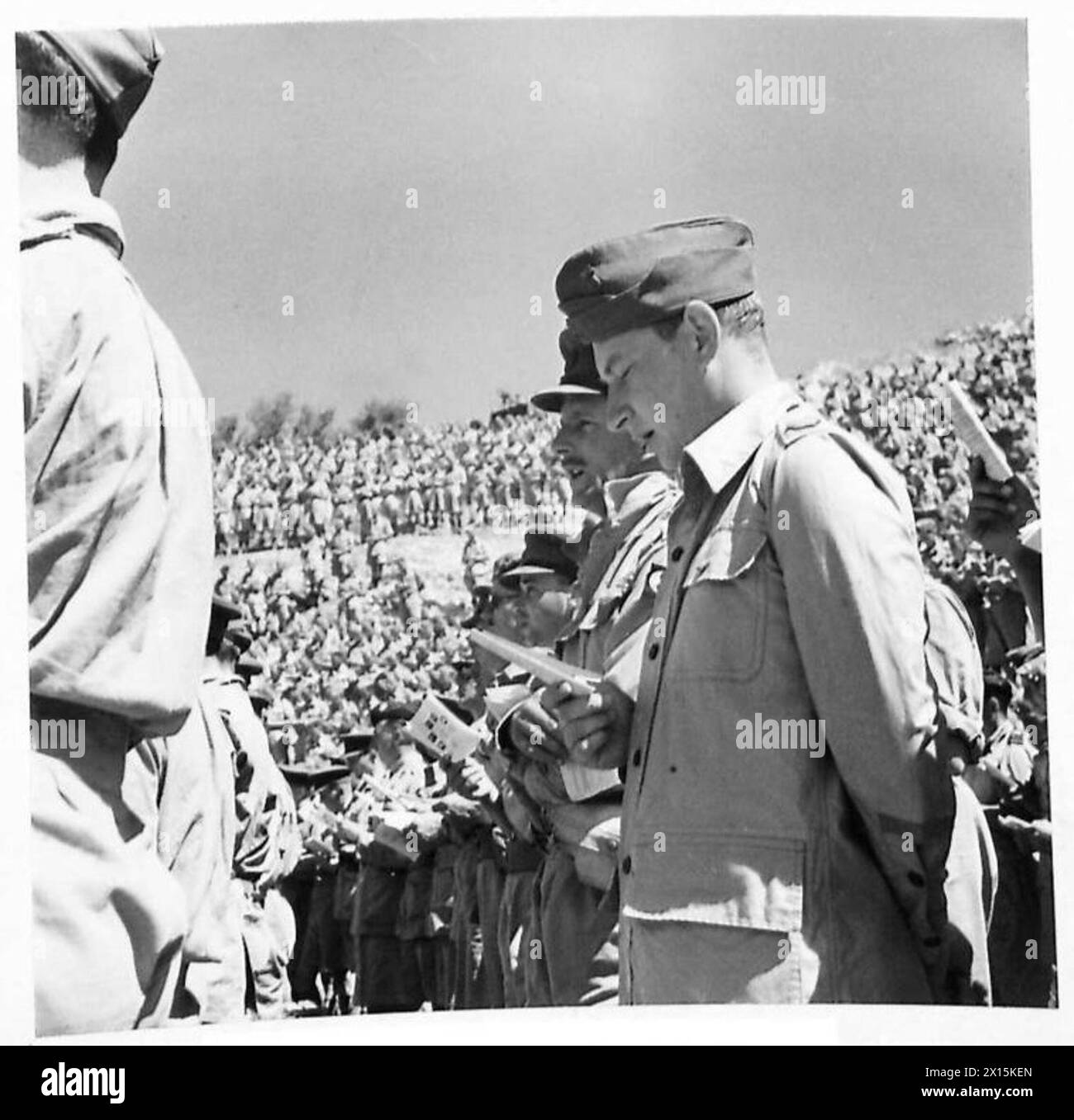 Gli ufficiali della prima Armata sono visti durante il servizio del Ringraziamento. Foto Stock