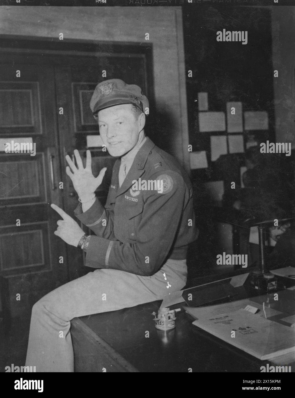 Il capitano Frederick J. Christensen del 62nd Fighter Squadron, 56th Fighter Group, divenne un asso dei caccia abbattendo sei aerei nemici sopra Magdeburgo, in Germania, il 7 luglio 1944 mentre scortava bombardieri B-17. Foto Stock