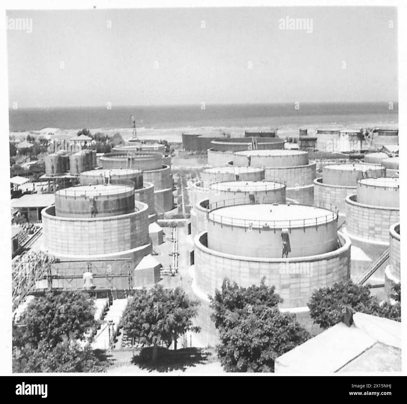 Vista aerea di un impianto di stoccaggio di petrolio sfuso a base di oceano gestito dall'esercito britannico. Foto Stock