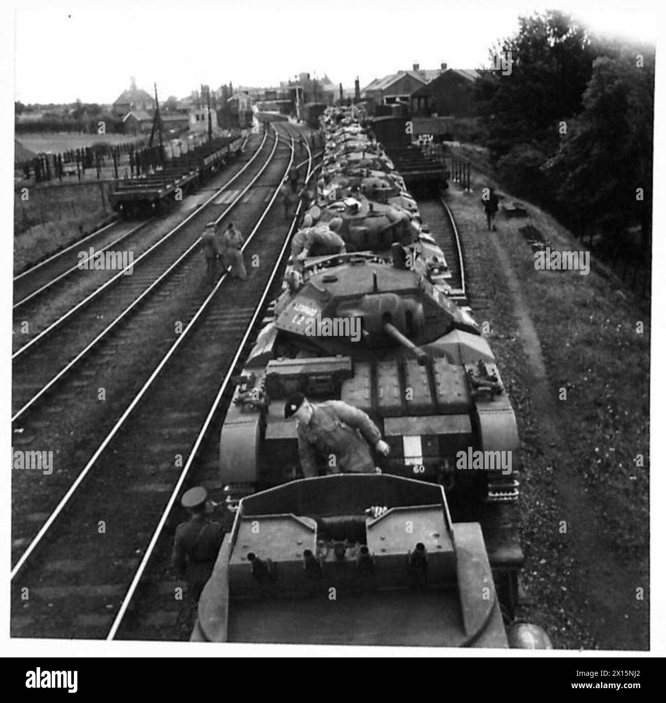 I carri armati sono caricati sul trasporto ferroviario nell'Eastern Command per essere dispiegati dall'esercito britannico. Foto Stock
