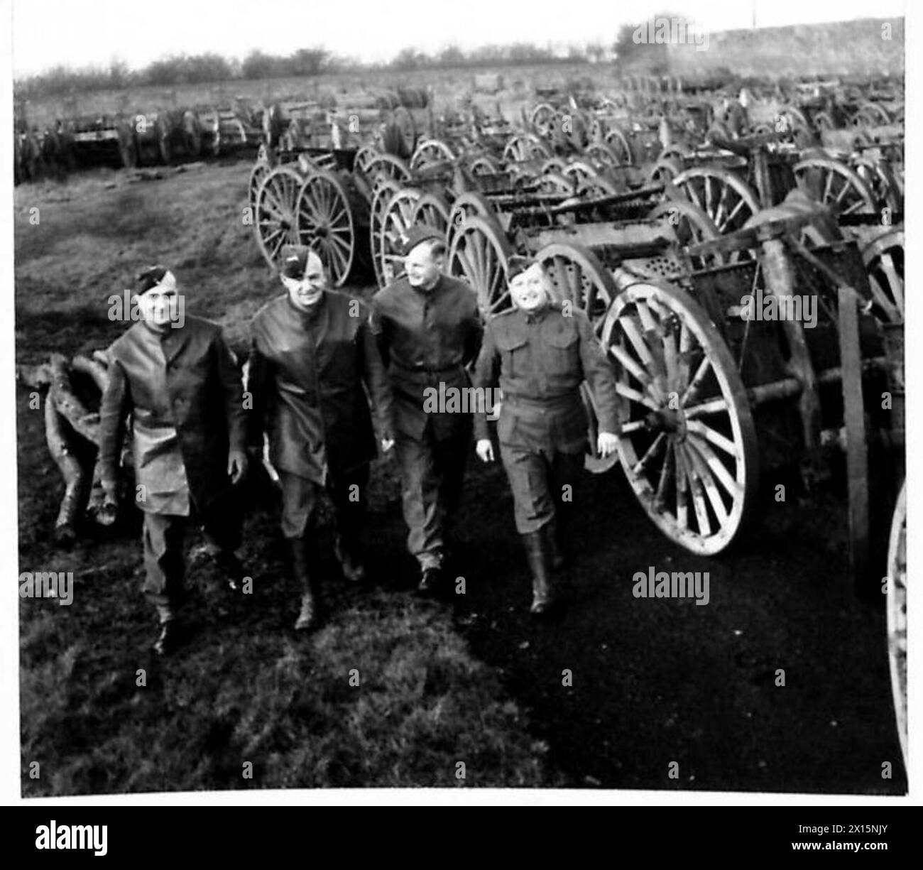 I sergenti K. Kemeny, E. Denes, W. Jenke e H.G. Cohn, di origine ungherese e tedesca, formano un'unità diversificata nell'esercito britannico. Foto Stock