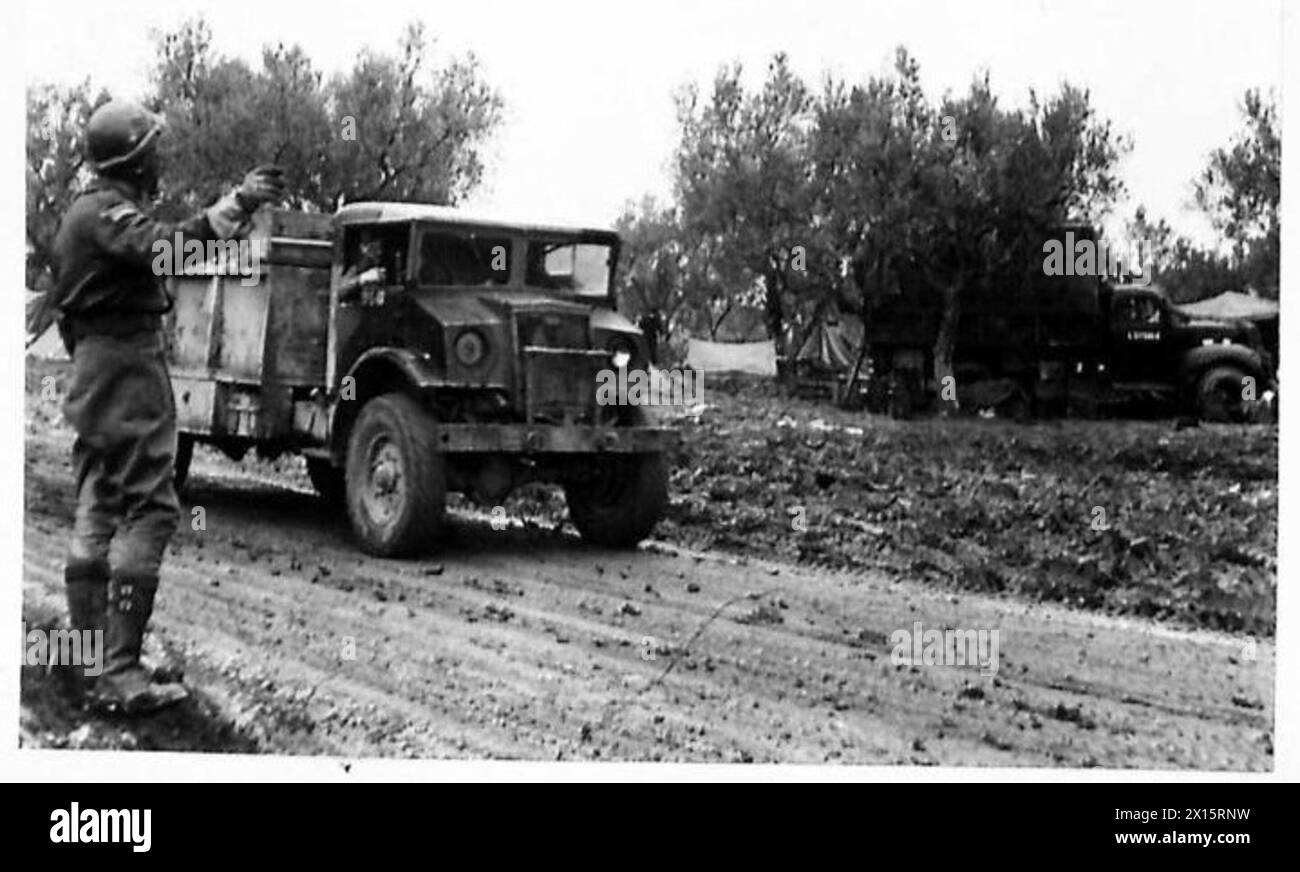 Il No. 2 Canadian Army Service Corps estende i saluti natalizi ai compagni di servizio sul fronte italiano vicino a San Vito durante la seconda guerra mondiale Foto Stock