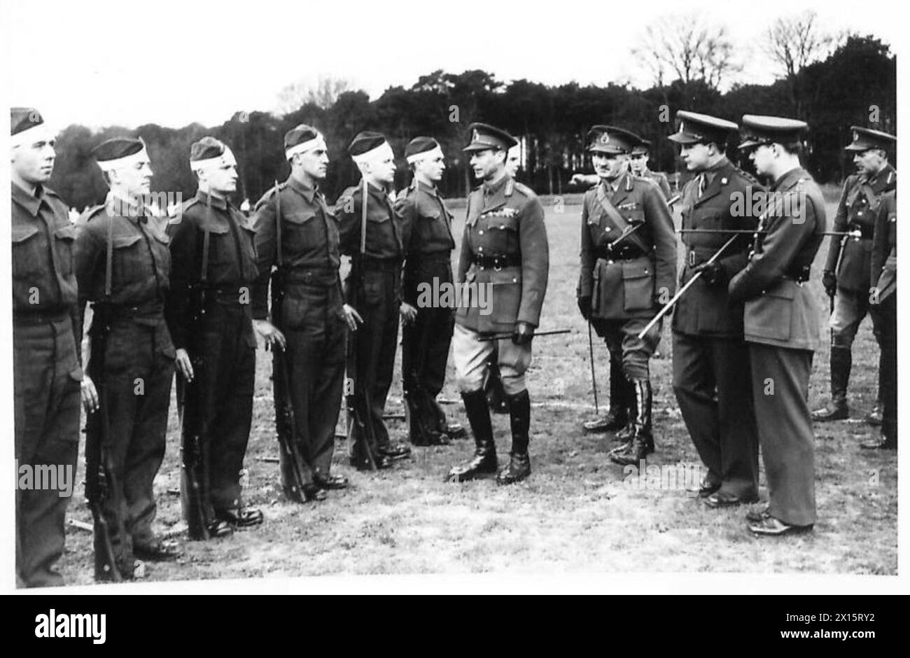 Sua Maestà il Re visita l'unità O.C.T. di Aldershot per osservare l'addestramento e le attività dell'unità. Foto Stock