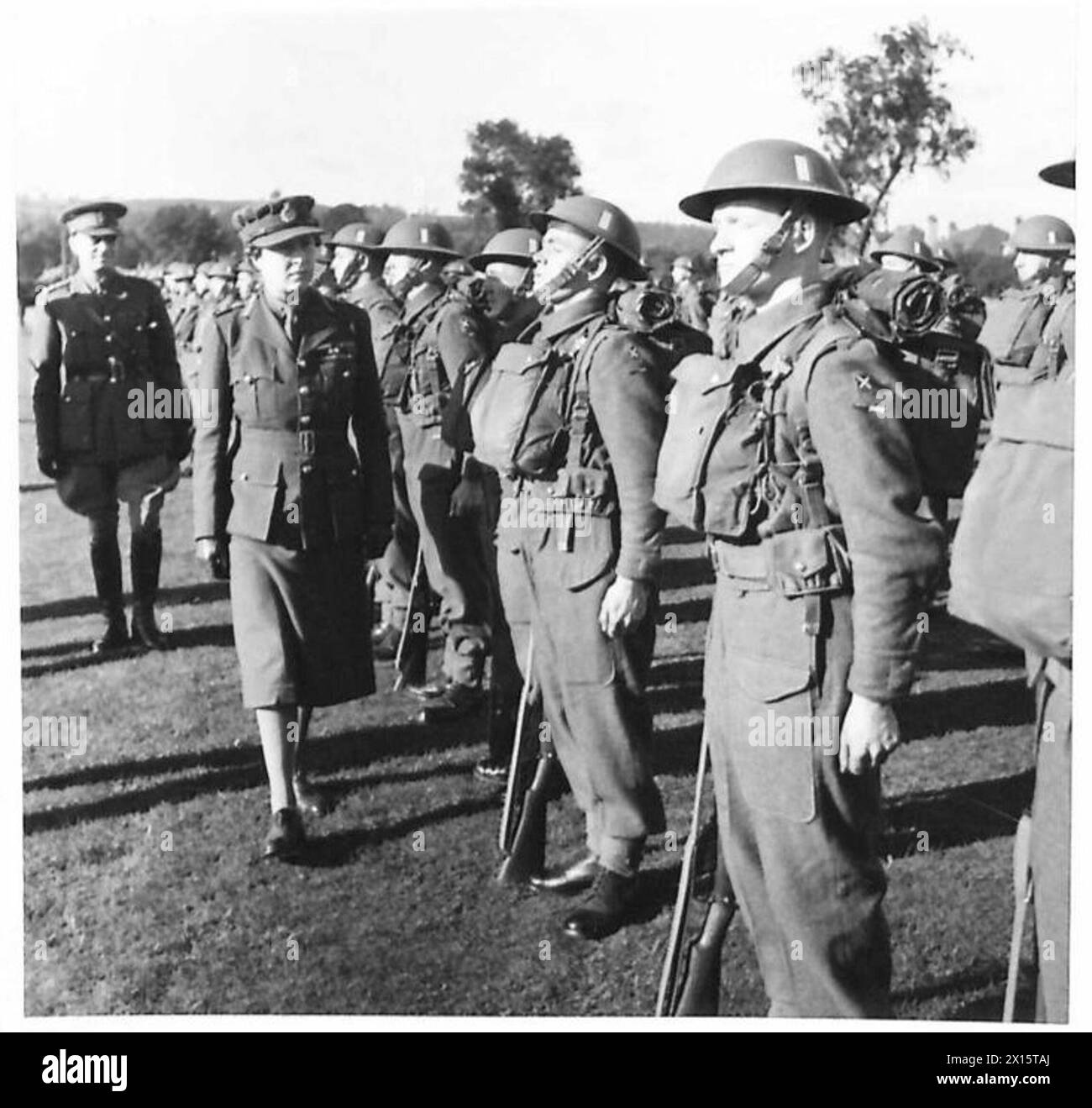 La Princess Royal ispeziona il personale del Royal Corps of Signals in parata. Foto Stock