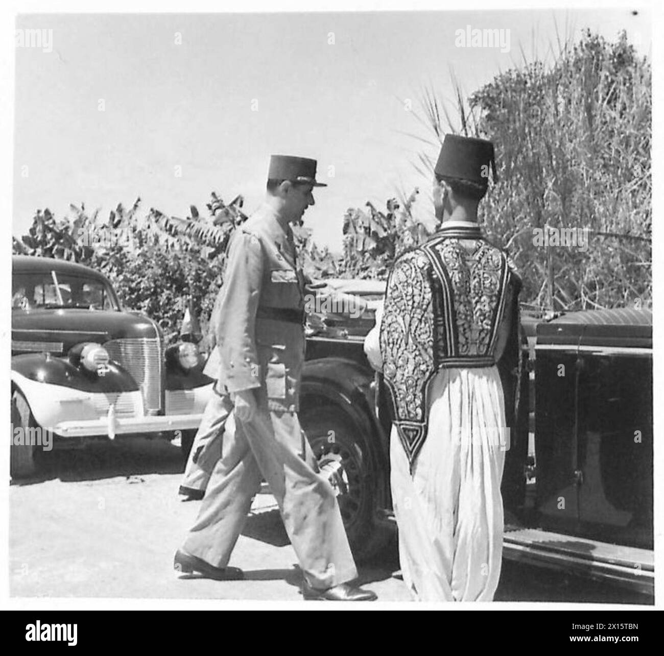 LA VISITA DEL GENERALE DE GAULLE A BEYROUTH - il generale de Gaulle arriva a piedi alla sua auto, l'esercito britannico Foto Stock