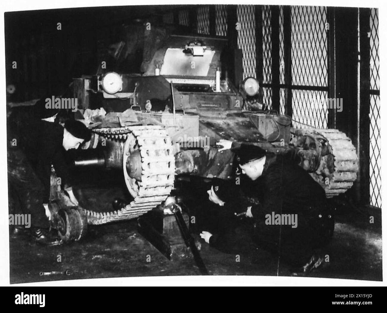 IL ROYAL TANK CORPS RECLUTA IN ADDESTRAMENTO A FARNBOROUGH - Royal Tank Corps , British Army Foto Stock