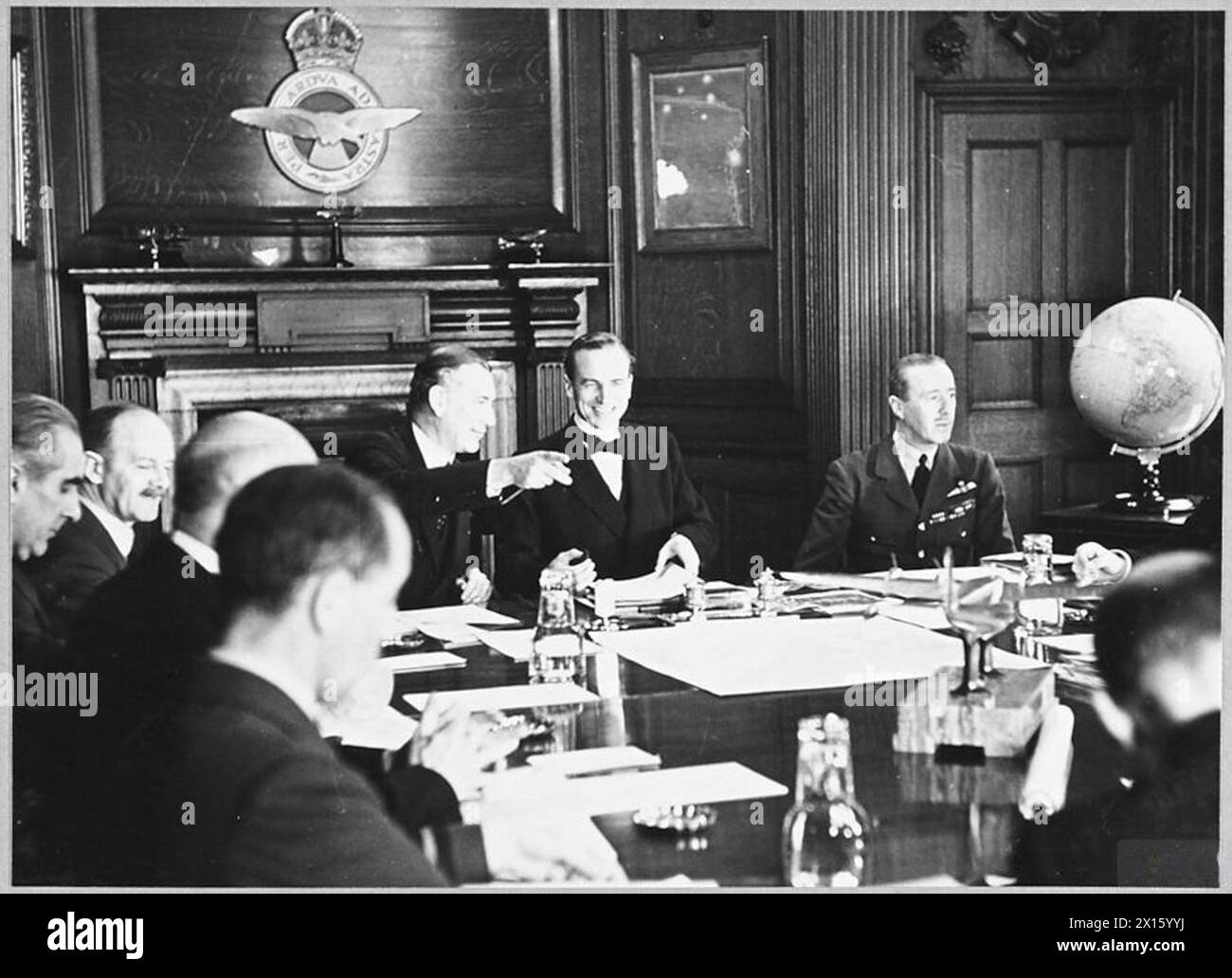 THE AIR COUNCIL - ISEE CH.966 for details of caption] Garrod, Howitt, Courtney, Gossage, Balfour, Sinclair, Newall, Street, Freeman Royal Air Force Foto Stock