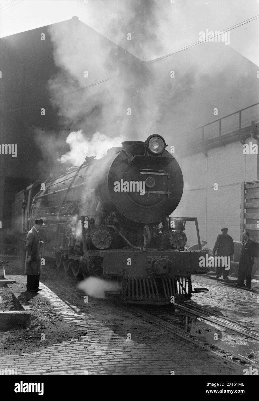 Nel 1945, una locomotiva di classe 15F della South African Railways è stata sottoposta a test a vapore presso una fabbrica di locomotive britannica. I giunti dei cilindri del motore sono stati testati alla massima pressione della caldaia per garantire l'integrità operativa. Foto Stock
