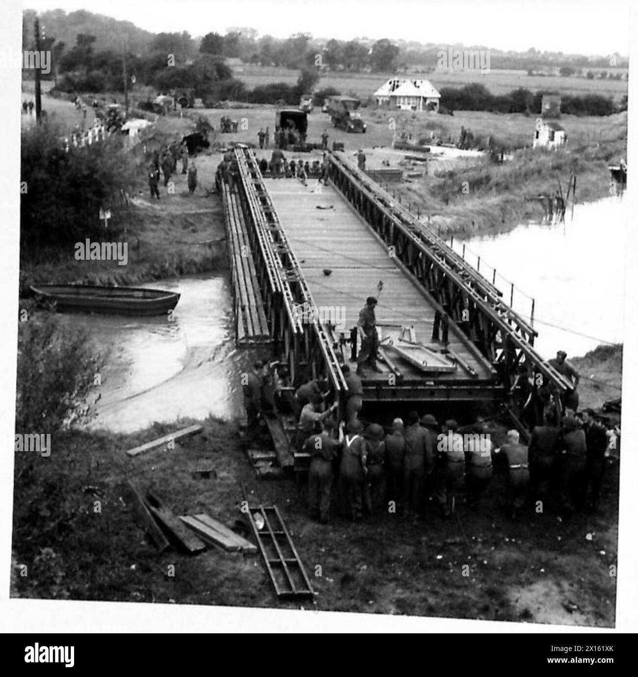 I Royal Engineers condussero l'esercitazione 'Sussex', costruendo un ponte Bailey singolo triplo di 110 metri al Bramber Bridge. Foto Stock