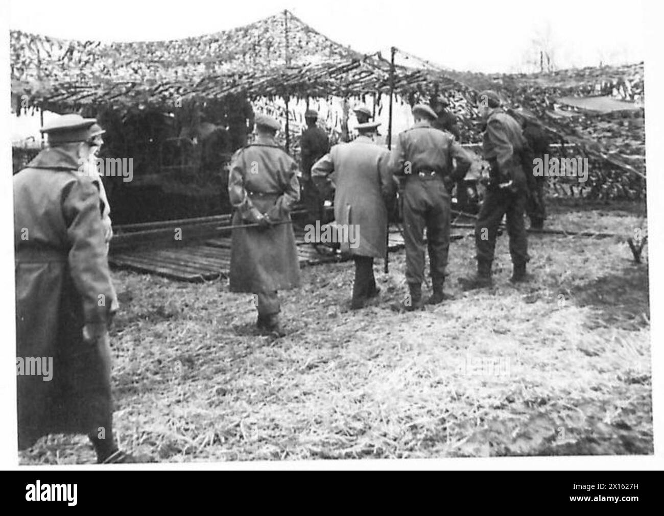 Il primo ministro visita il settore canadese e britannico del fronte occidentale, incontrando il feldmaresciallo Montgomery, il feldmaresciallo Sir Alan Brooke e il generale Crerar, e pranzando presso il quartier generale del 2nd Canadian Corps nella foresta di Reichswald, British Army, 21st Army Group. Foto Stock