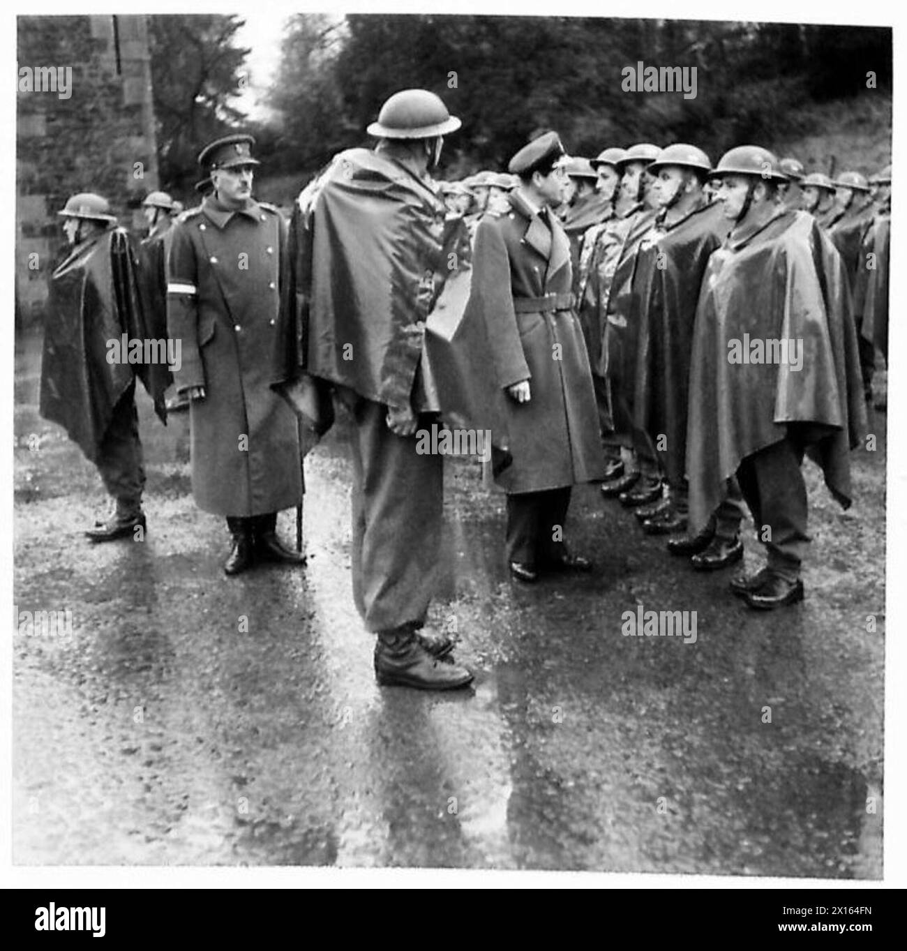 IL DUCA DI KENT VISITA L'IRLANDA DEL NORD - il duca ispeziona un reggimento medio della Royal Artillery British Army Foto Stock