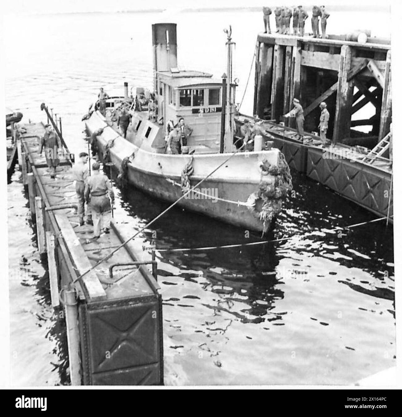 Il Floating Dock di Faslane fornisce strutture di ormeggio e manutenzione per le navi navali britanniche. Foto Stock