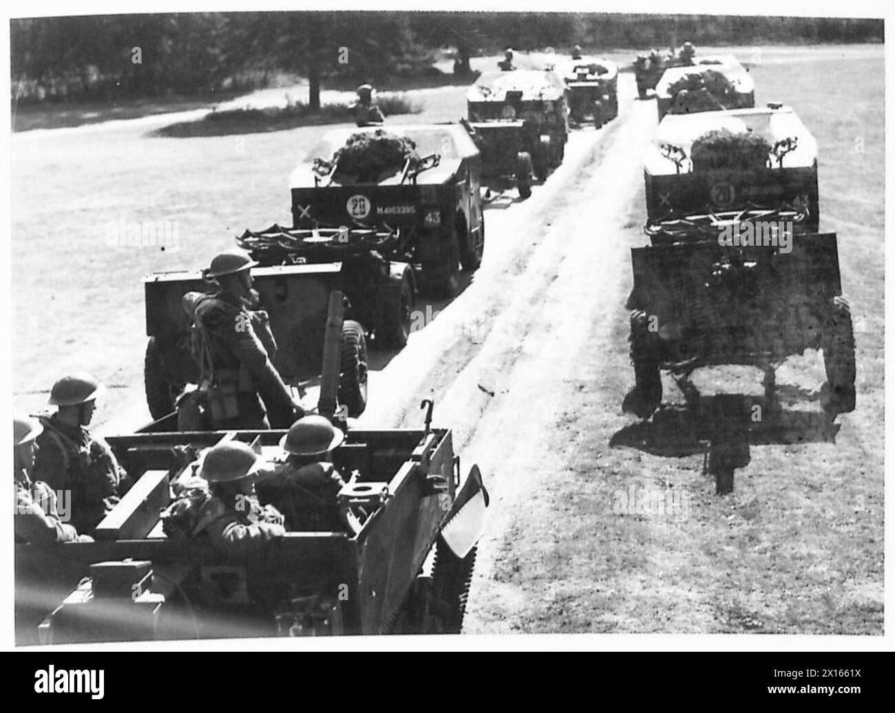 Gli equipaggi del 79th East Anglian Field Regiment si spostarono come unità completa a Kennett, nell'East Anglia, come parte delle operazioni dell'esercito britannico. Foto Stock