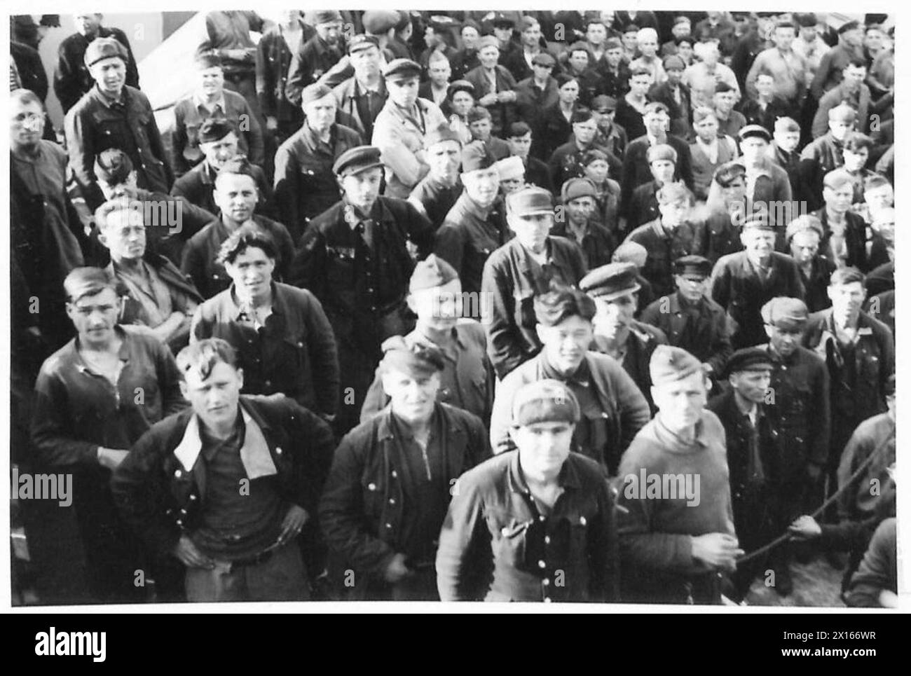 I prigionieri russi del 1871 sono detenuti su una nave prigione tedesca a Bremerhaven durante l'occupazione della città da parte dell'esercito britannico. Foto Stock