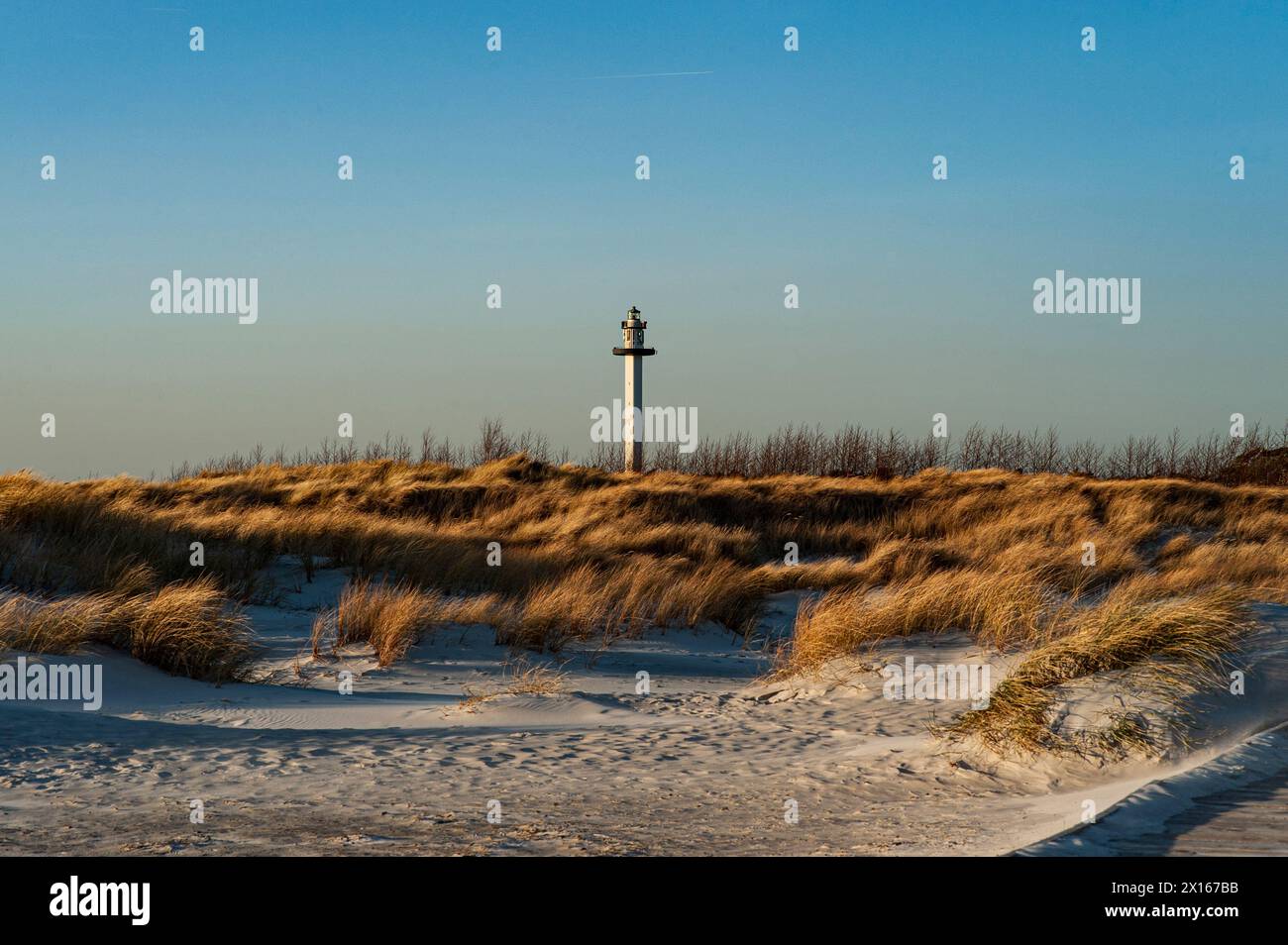 Leuchtturm in der Ferne 1 Foto Stock