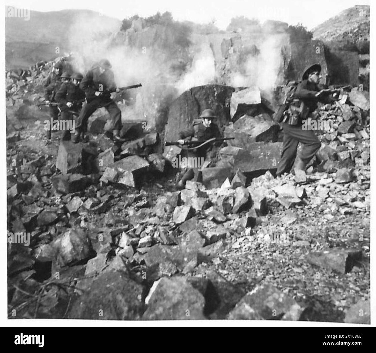 I soldati si sottopongono a un corso di addestramento in battaglia su terreni rocciosi e montuosi nel Lancashire per prepararsi a tutte le condizioni operative sotto l'esercito britannico. Foto Stock