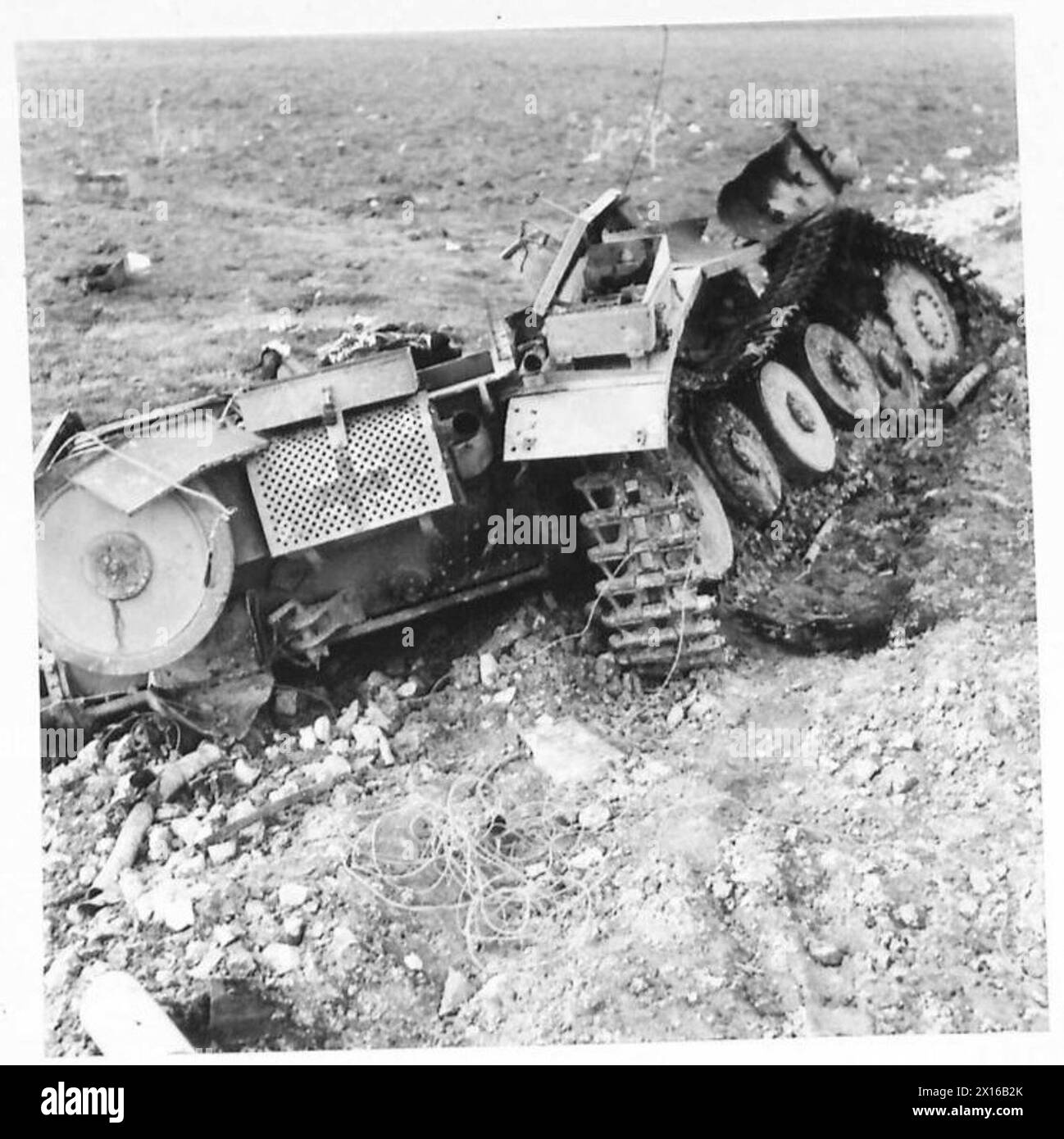 Un carro tedesco Panzer II si trovava dopo la battaglia di Mateur, il 5 dicembre 1942, durante la campagna di Tunisia, dove la prima Armata britannica avanzò contro la resistenza tedesca. Foto Stock