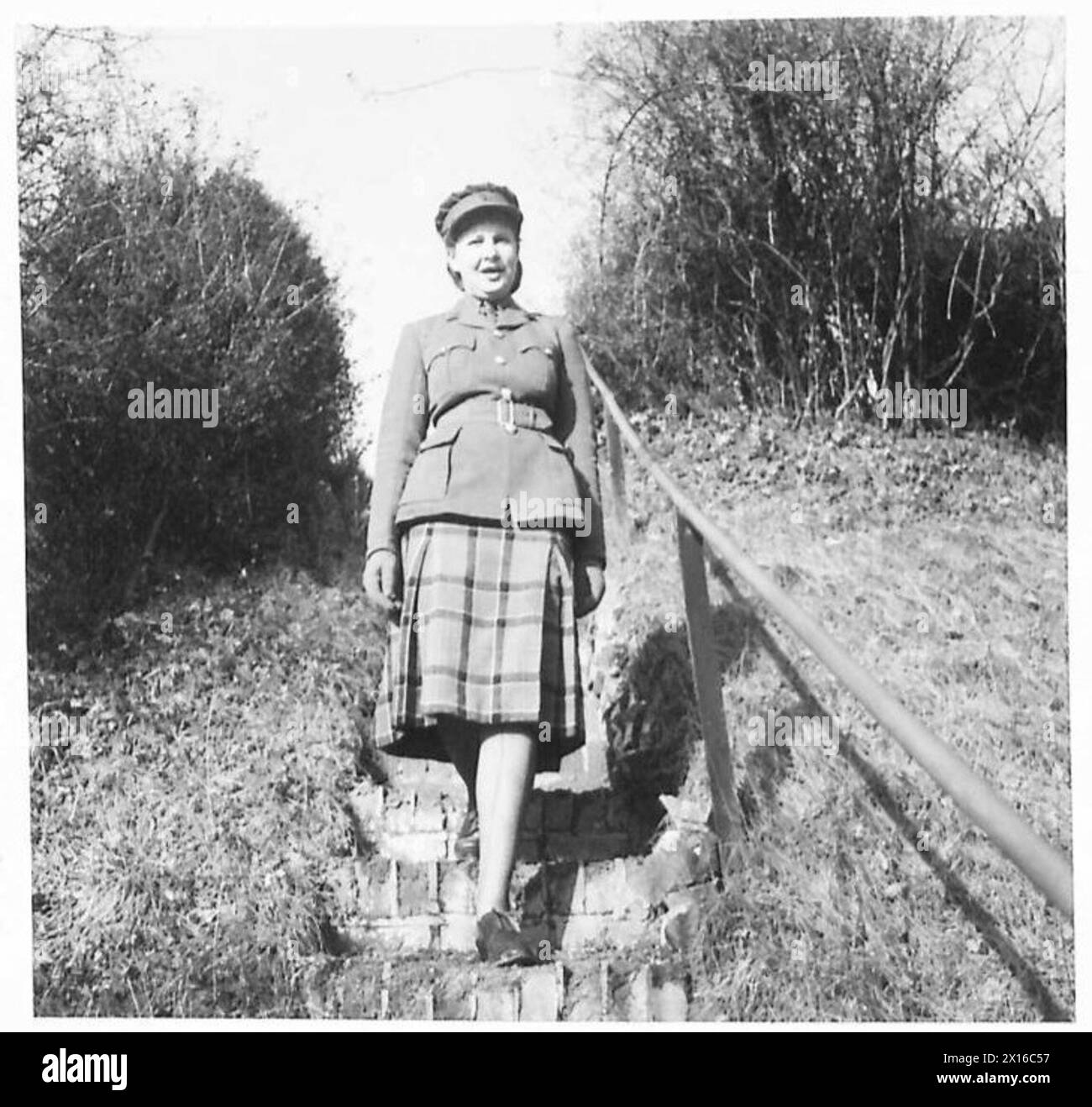La subalterna Hetty Munro, un soldato scozzese di Thurso, è raffigurata indossando la gonna tartan della famiglia Sinclair come parte della sua uniforme. Foto Stock