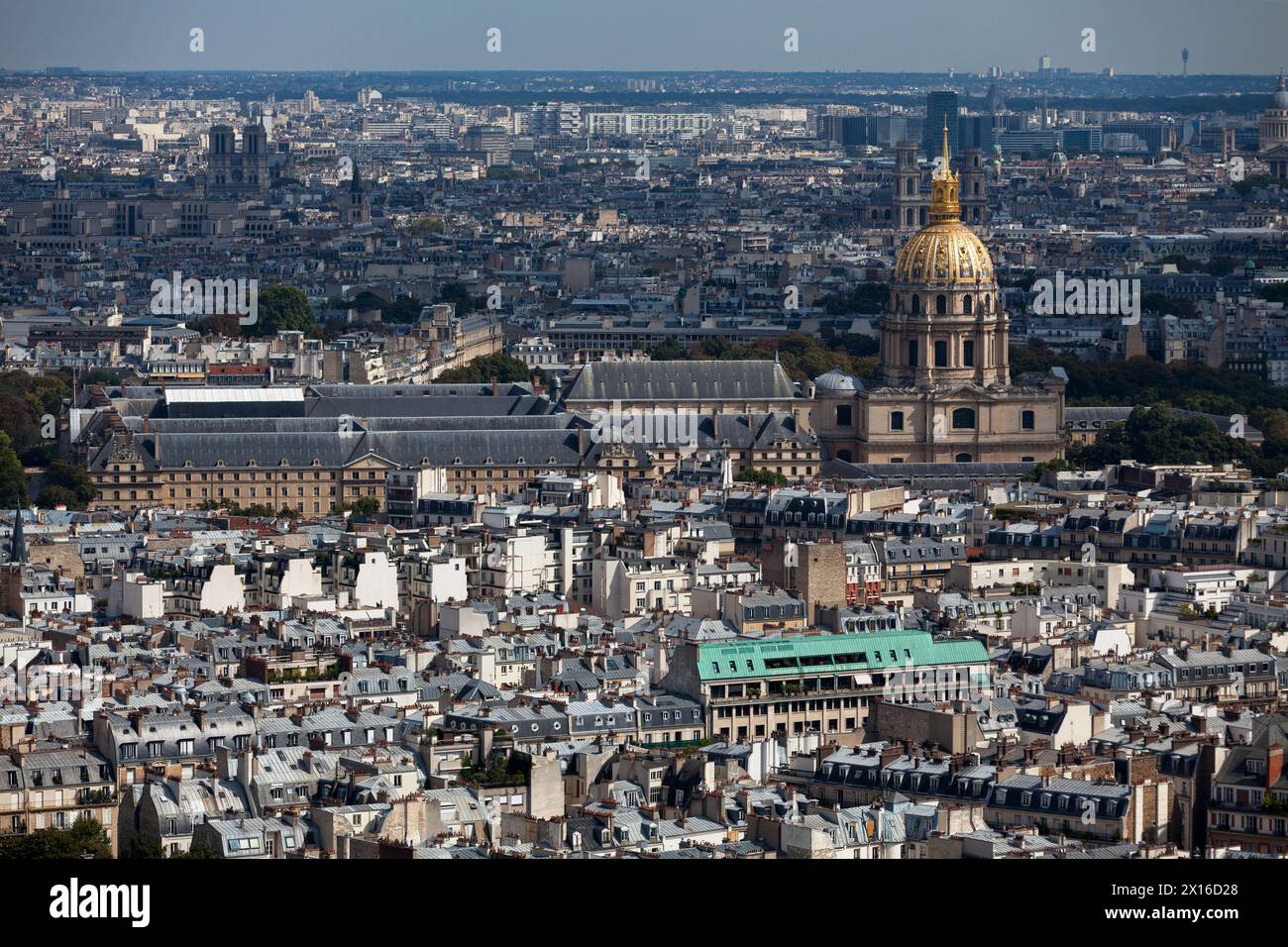 Paesaggio urbano di Parigi con gli Invalides e Notre Dame, le colonne Vendôme, le colonne della Barrière du Trône, il Panthéon, il Santo Église Foto Stock