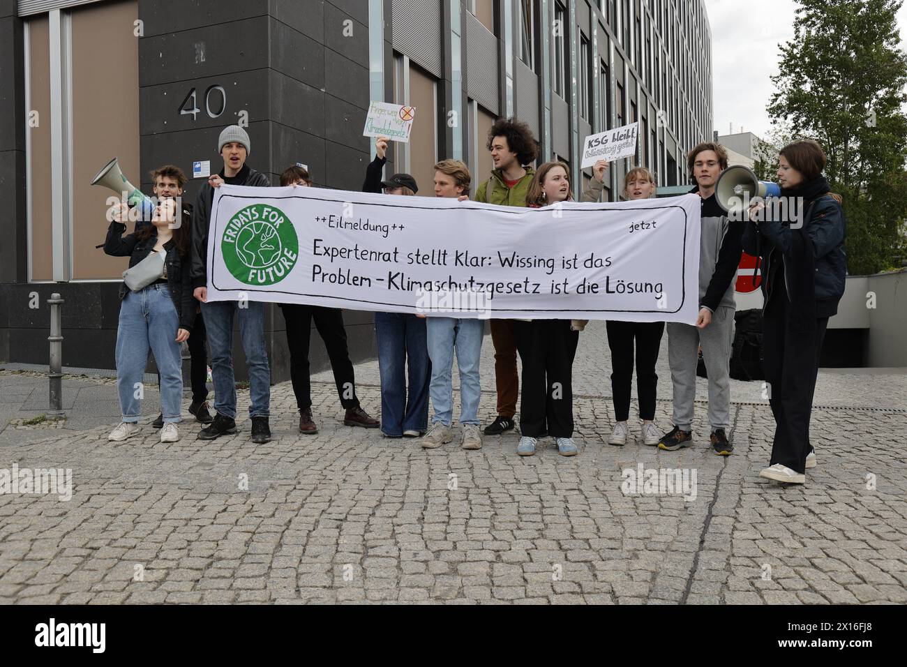 Luisa Neubauer R., Deutschland, Berlino, Bundespressekonferenz, dimostrazione: Venerdì per il futuro *** Luisa Neubauer R , Germania, Berlino, Conferenza stampa federale, venerdì per la manifestazione futura Foto Stock