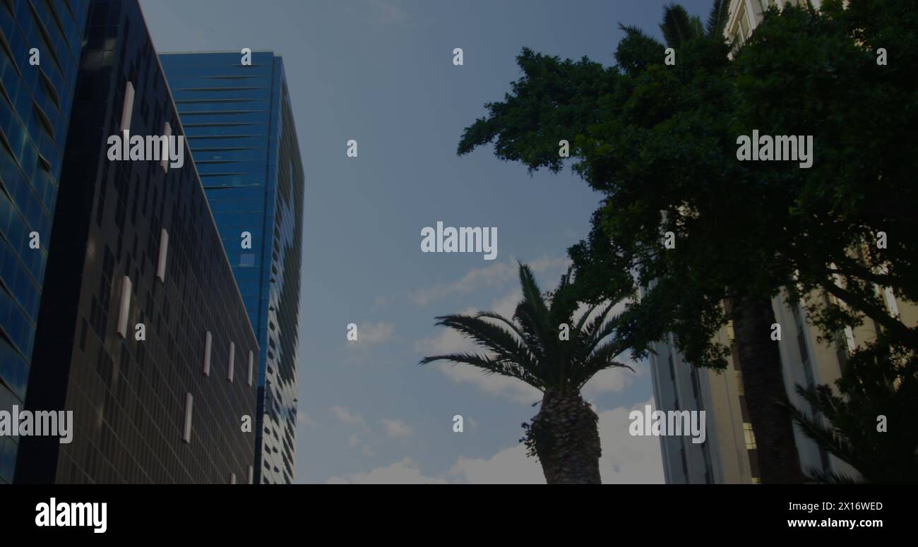 Immagine dell'elaborazione dei dati finanziari su un paesaggio urbano Foto Stock