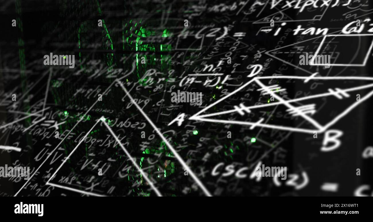 Immagine dell'equazione matematica e dei diagrammi rispetto al server rack illuminato nella sala server Foto Stock