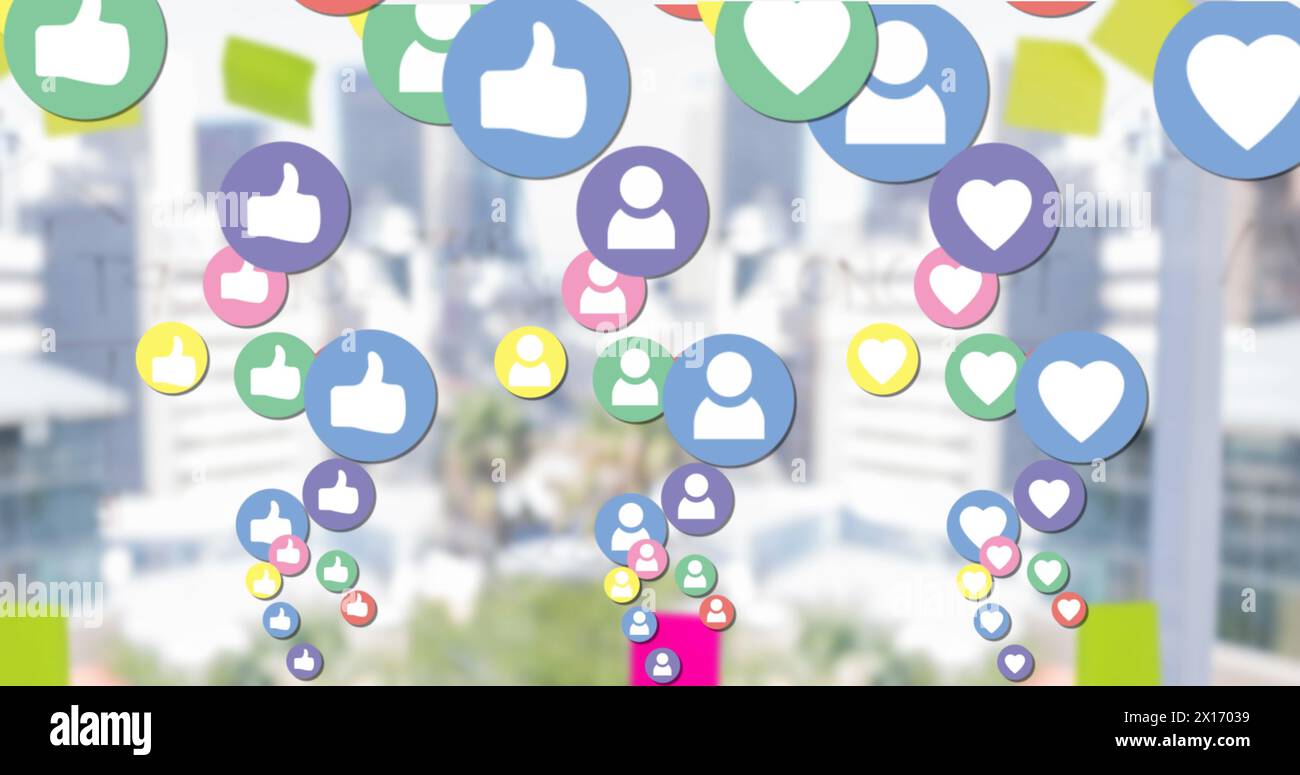 Immagine di più icone colorate dei social media digitali che volano sopra il paesaggio urbano Foto Stock