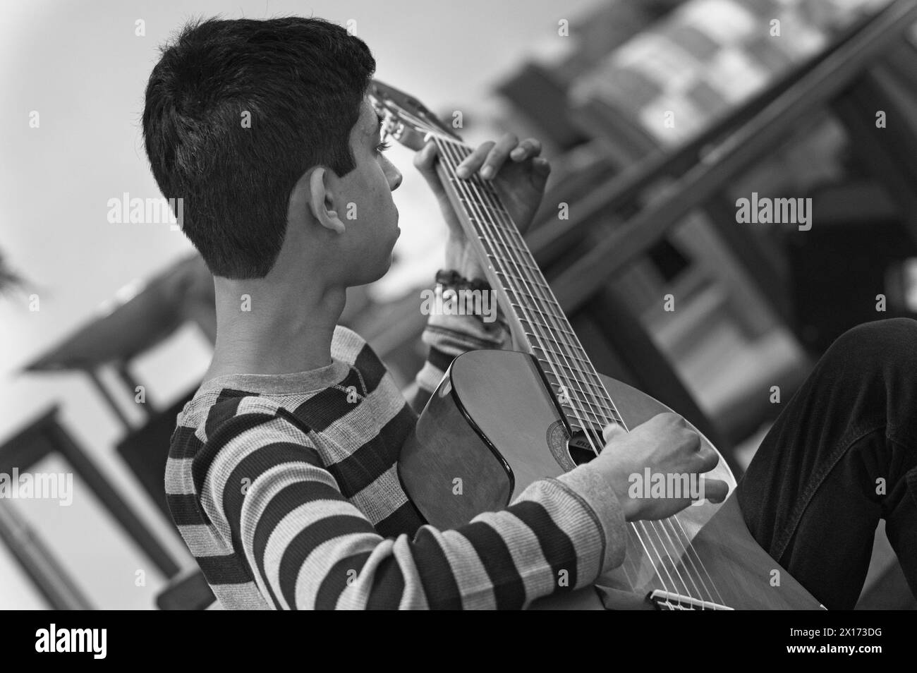 USA; 13/04/2024: The McCullough School of Guitar e Guitar Studio di Aaron Funk durante un recital primaverile alla St Andrews Lutheran Church in Center Foto Stock