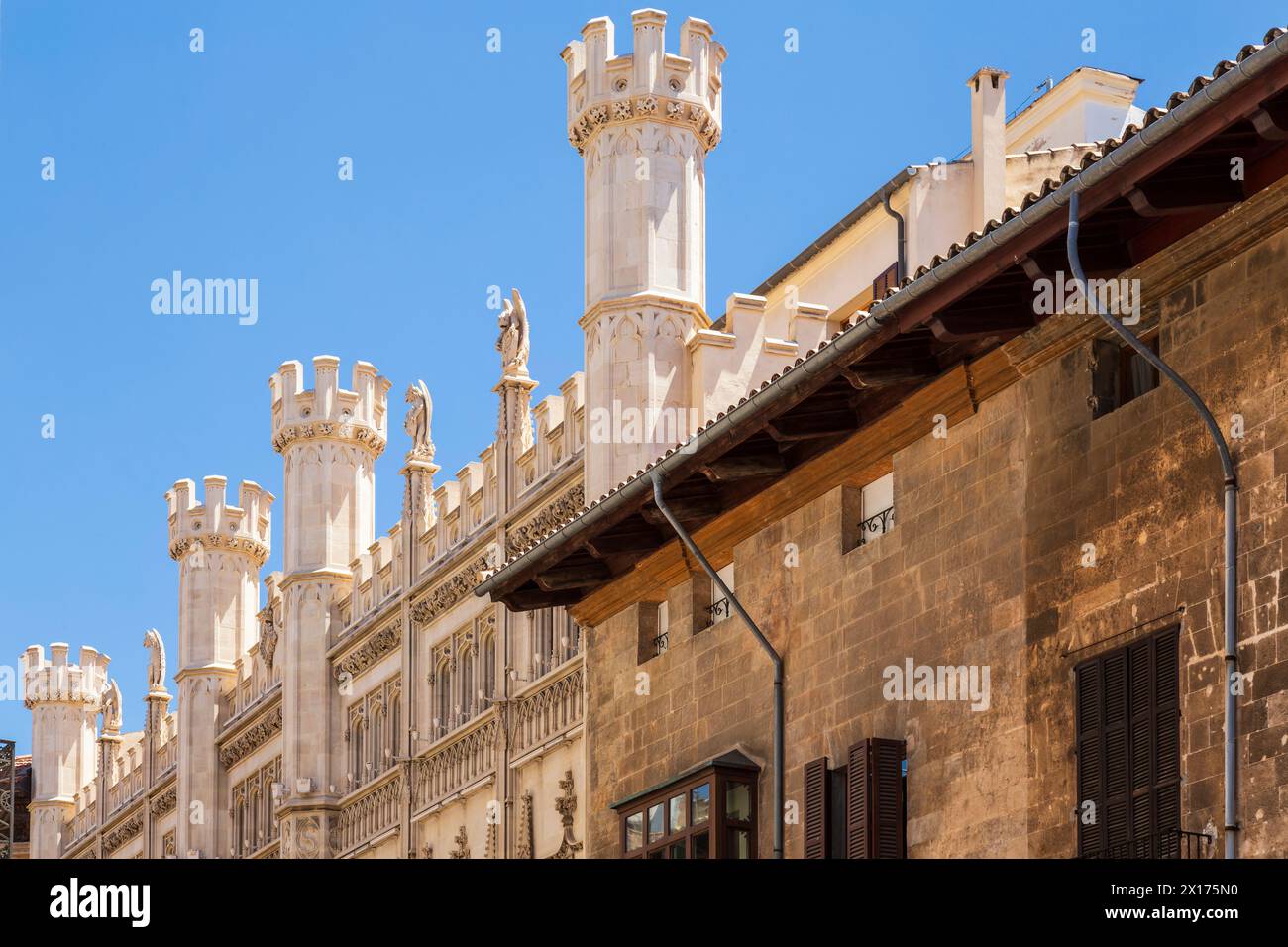 Facciata neogotica del Consell Insular di Maiorca. Foto Stock