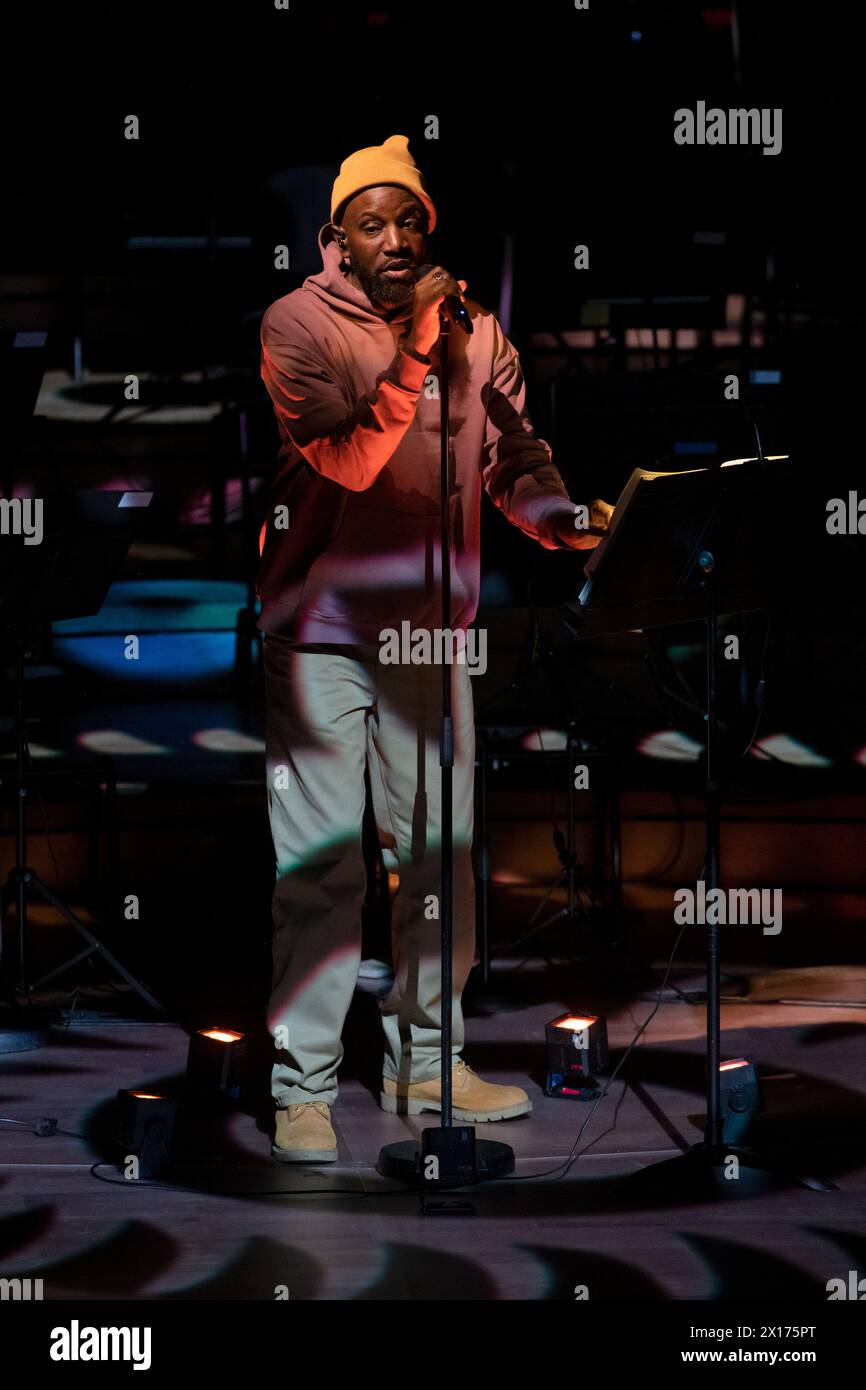 © Laurent Paillier/le Pictorium/MAXPPP - Parigi 12/04/2024 Laurent Paillier/le Pictorium - 12/04/2024 - Francia/Parigi - NOTRE SACRE Blanca li, mise en scene, coreografia compagnie Blanca li Abd al Malik, mise en recit, rap, slam, canto Bilal, Creation sonore, Machines David Grimal, violone solo Igor Stravinski le Sacre du printemps Blanca li, mise en scene, coreografia David Grimal, violone, regia musicale Les Dissonances compagnie Blanca li CFA Pietragalla-Derouault CFA Danse Chant Comedie Carco, Creation Images Laurent Mercier, costumi Pascal Laajili, cr Foto Stock