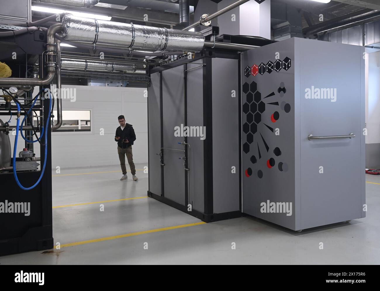 Vlkos, Repubblica Ceca. 15 aprile 2024. Presentazione della ricombinazione termica analiticamente controllata della materia organica ACTROM a Vlkos, Repubblica Ceca, 15 aprile 2024. La tecnologia di conversione dei rifiuti organici in gas industriali di qualità controllata. Sistema di separazione dei gas basato su gascromatografia preparativa. Idrogeno proveniente dalla tecnologia dei rifiuti. Crediti: Ludek Perina/CTK Photo/Alamy Live News Foto Stock