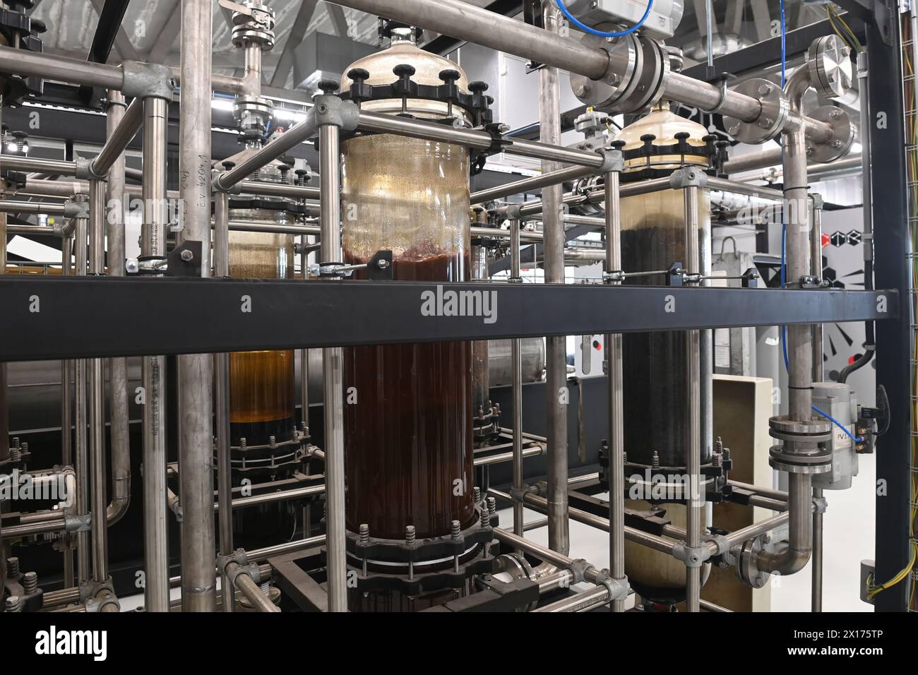 Vlkos, Repubblica Ceca. 15 aprile 2024. Presentazione della ricombinazione termica analiticamente controllata della materia organica ACTROM a Vlkos, Repubblica Ceca, 15 aprile 2024. La tecnologia di conversione dei rifiuti organici in gas industriali di qualità controllata. Sistema di separazione dei gas basato su gascromatografia preparativa. Idrogeno proveniente dalla tecnologia dei rifiuti. Crediti: Ludek Perina/CTK Photo/Alamy Live News Foto Stock