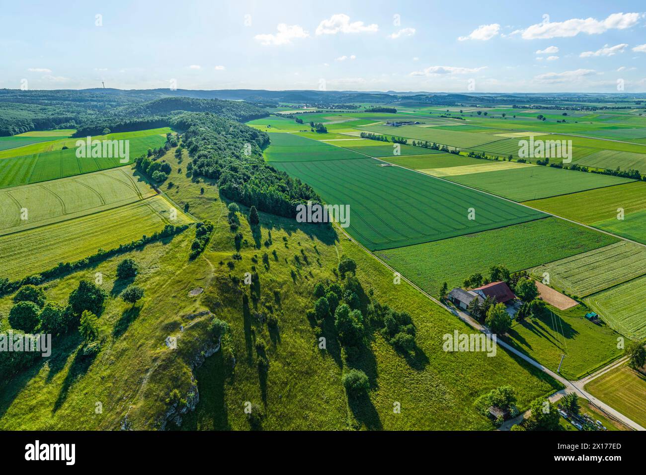 Die Gemeinde Mönchsdeggingen am Rieskrater von oben Ausblick auf das Nördlinger Ries rund um Mönchsdeggingen in No Mönchsdeggingen Bayern Deutschland Foto Stock