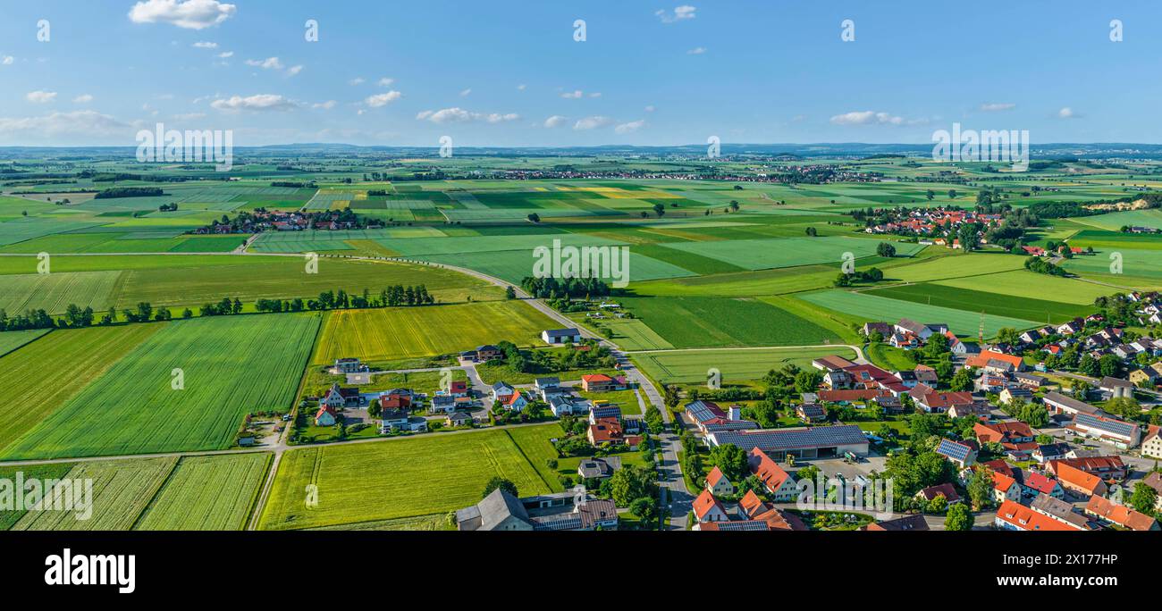 Die Gemeinde Mönchsdeggingen am Rieskrater von oben Ausblick auf das Nördlinger Ries rund um Mönchsdeggingen in No Mönchsdeggingen Bayern Deutschland Foto Stock