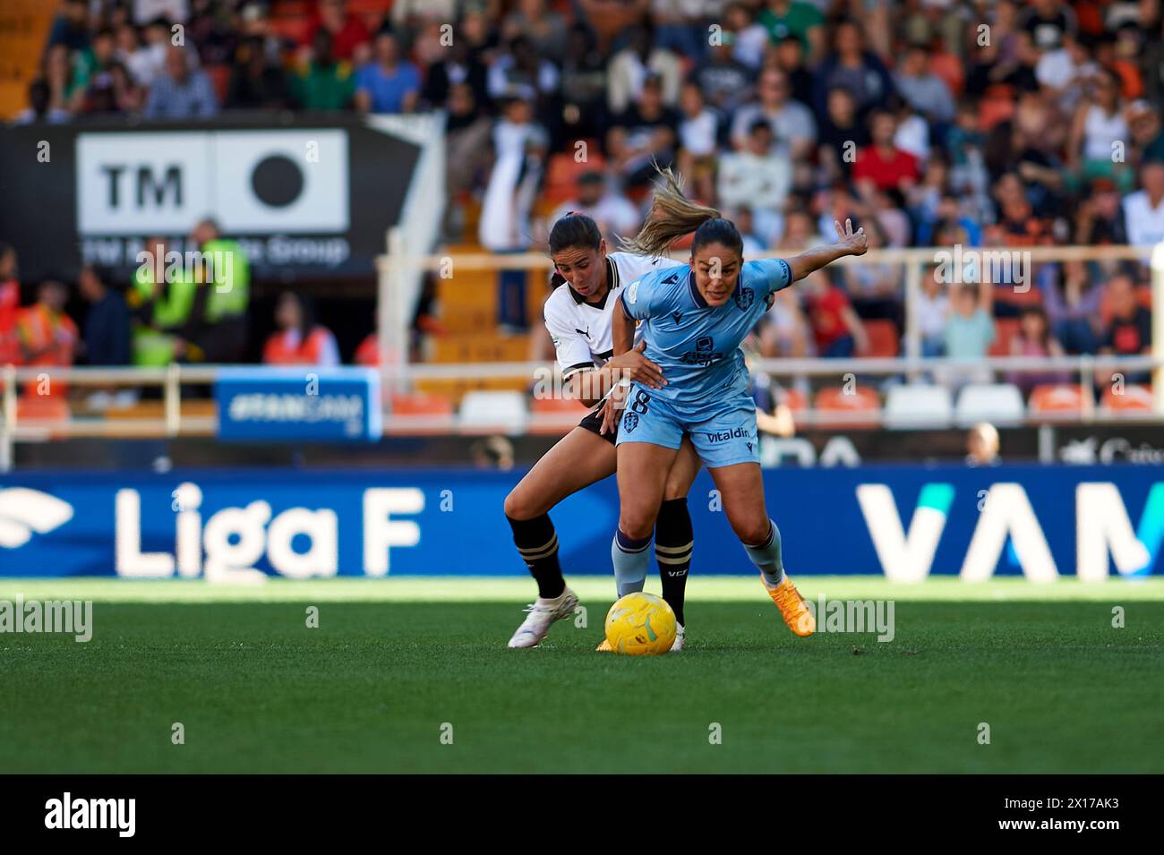 Valencia, Spagna. 14 aprile 2024. Silvia Lloris Nicolas di Levante UD femmina vista in azione durante la Liga F Regular Season Round 23 tra Valencia CF Female e Levante UD Female allo Stadio Mestalla. Punteggio finale: Valencia CF femmina 1 : 1 Levante ud femmina (foto di German Vidal Ponce/SOPA Images/Sipa USA) credito: SIPA USA/Alamy Live News Foto Stock