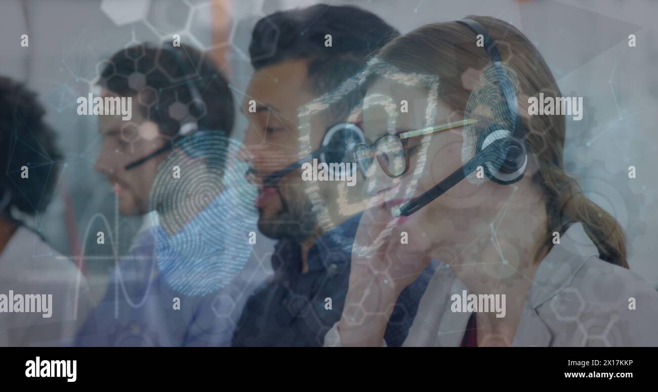 Un dirigente del cliente soddisfatto sta lavorando in ufficio Foto Stock