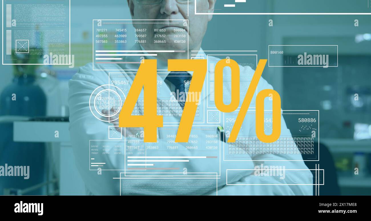 Immagine dell'elaborazione dei dati e percentuale rispetto allo scienziato maschile caucasico in laboratorio Foto Stock