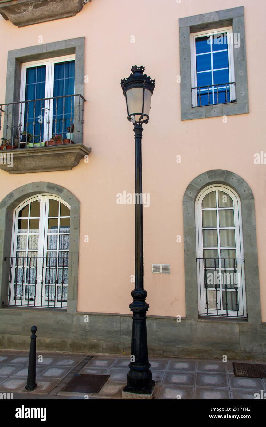 Lampione su una casa in Spagna nella città vecchia di Galdar sull'isola Canaria di Gran Canaria Foto Stock