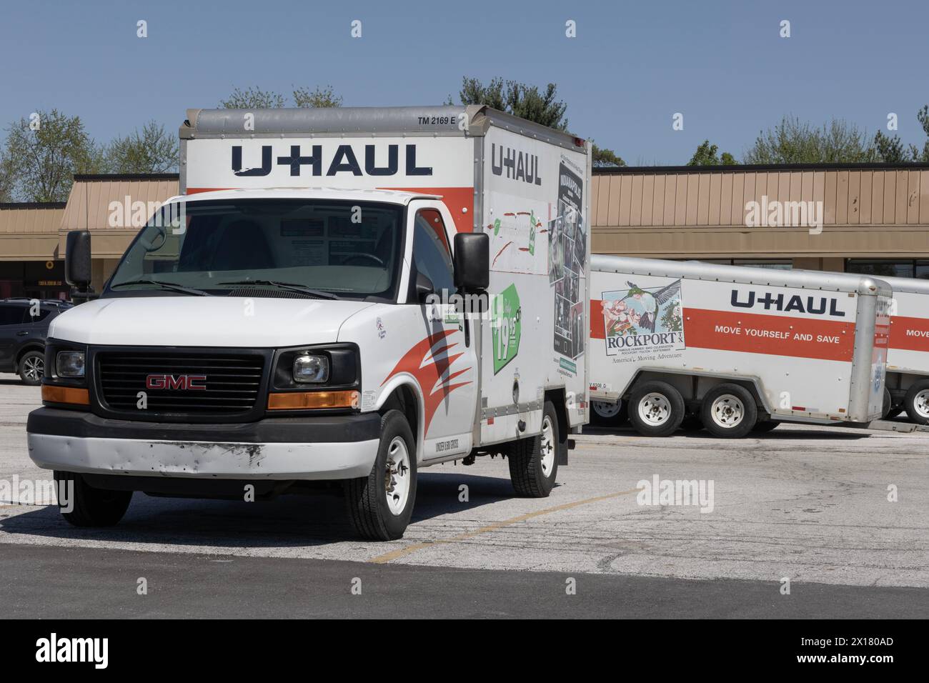 Greenwood - 13 aprile 2024: Sede U-Haul Moving Truck Rental. U-Haul offre soluzioni di movimentazione e stoccaggio. Foto Stock