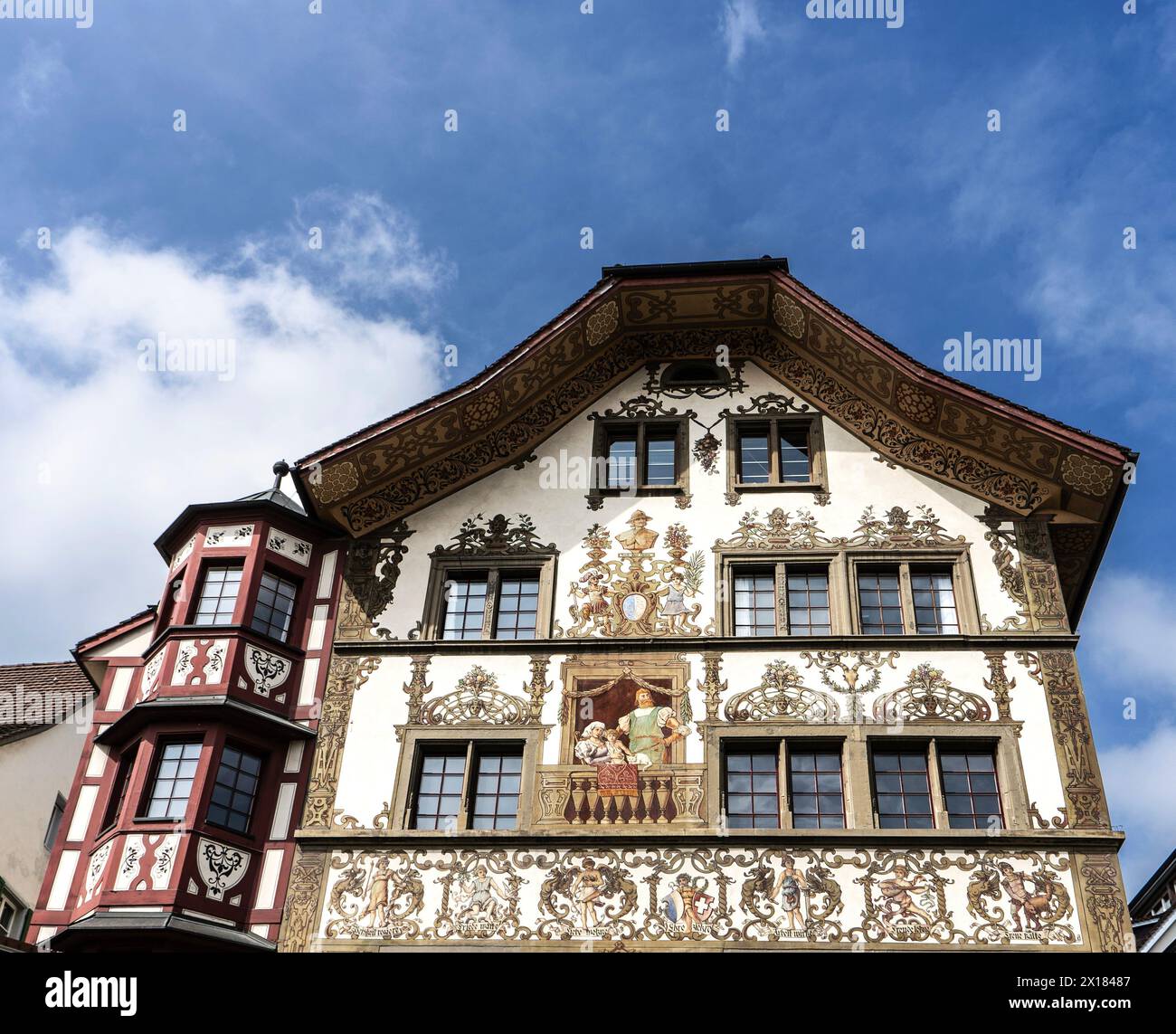Una vecchia casa decorata a Lucerna, Svizzera Foto Stock