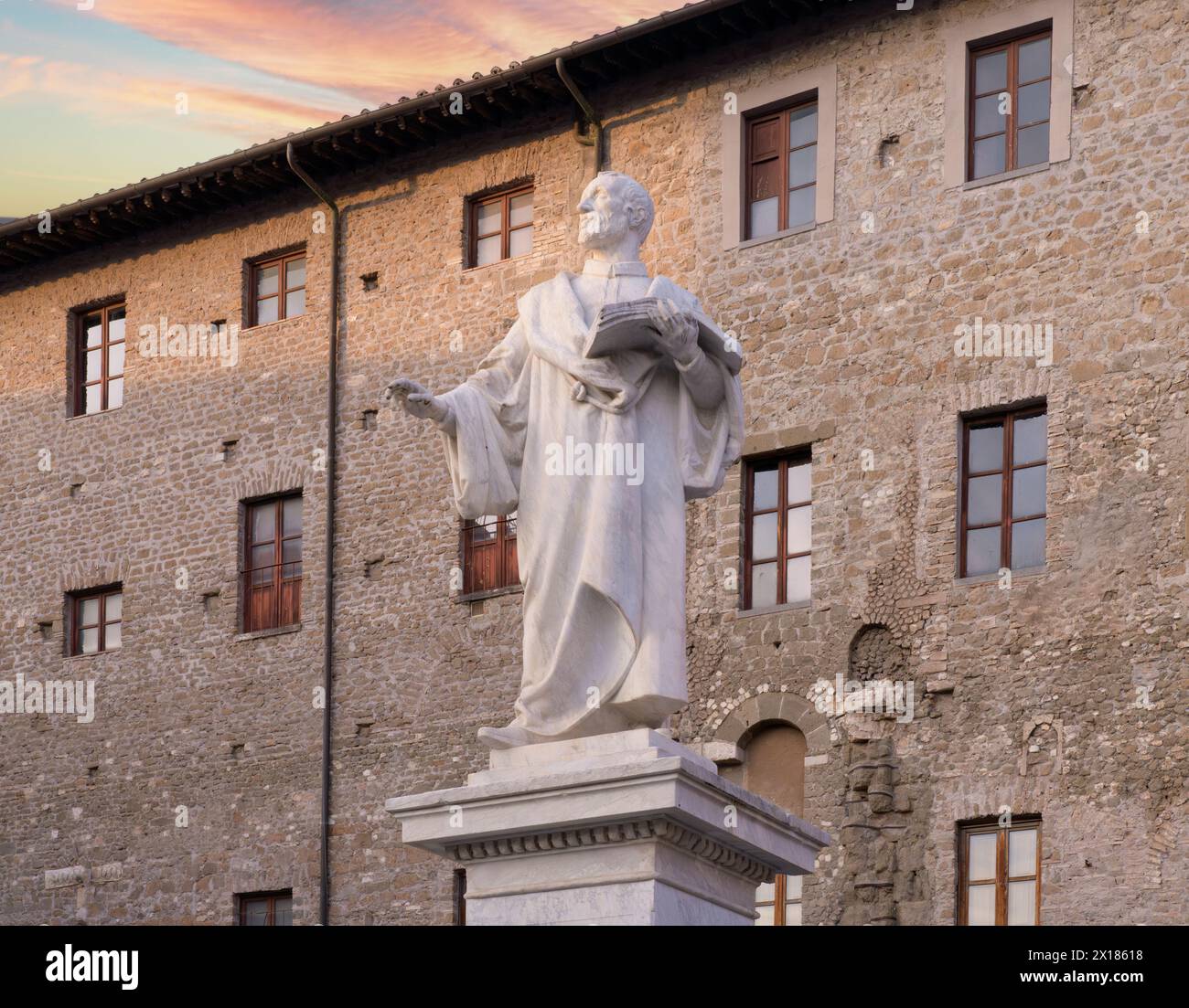 La statua del compositore Giovanni Pierluigi da Palestrina in Piazza Regina Margherita a Palestrina, Italia Foto Stock