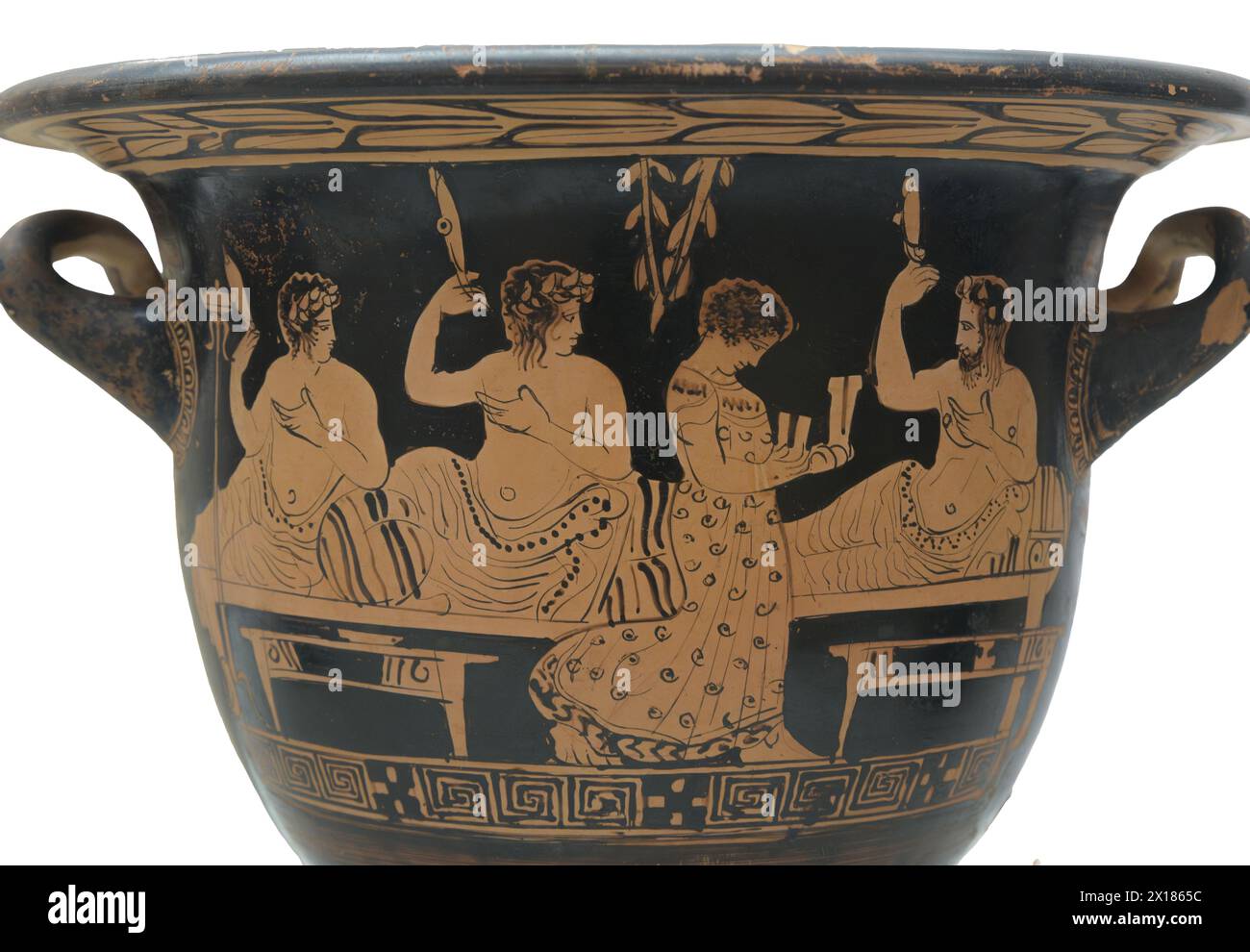 Scena del Simposio. Una donna intrattiene gli uomini a un simposio su questo campanile di Attic Red-figure. Italia Foto Stock