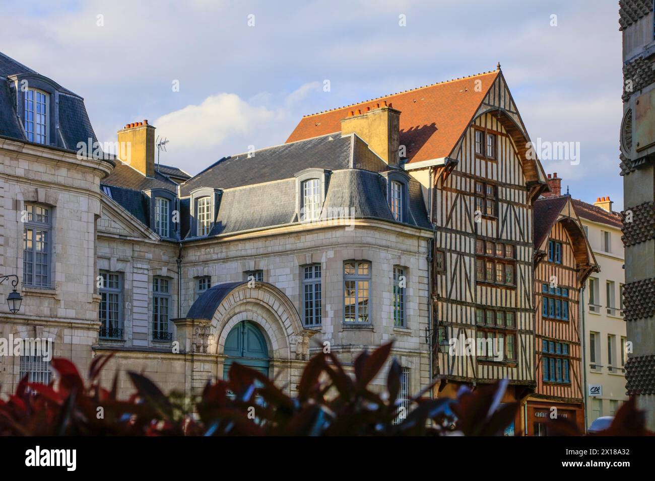 Case a graticcio e signorile in Place Audiffred, centro storico di Troyes, dipartimento di Aube, regione Grand Est, Francia, Europa Foto Stock