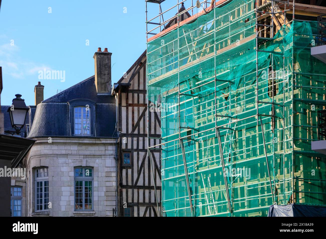 Casa a graticcio con impalcature, esposizione a graticcio nel centro storico di Troyes, dipartimento di Aube, regione Grand Est, Francia, Euro Foto Stock