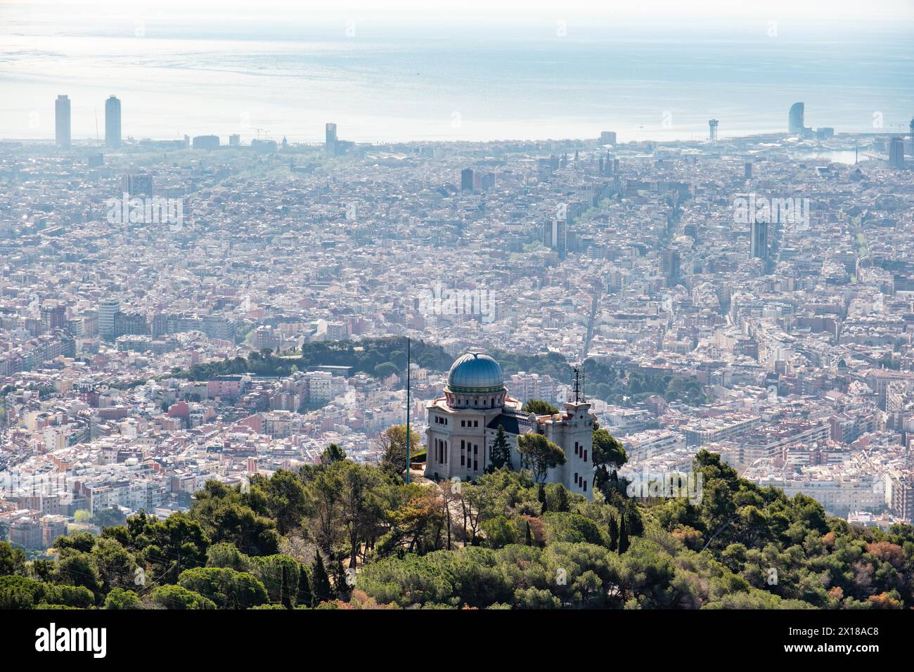 Vista dell'Osservatorio Fabra sul Tibidabo a Barcellona, Spagna, Europa Foto Stock