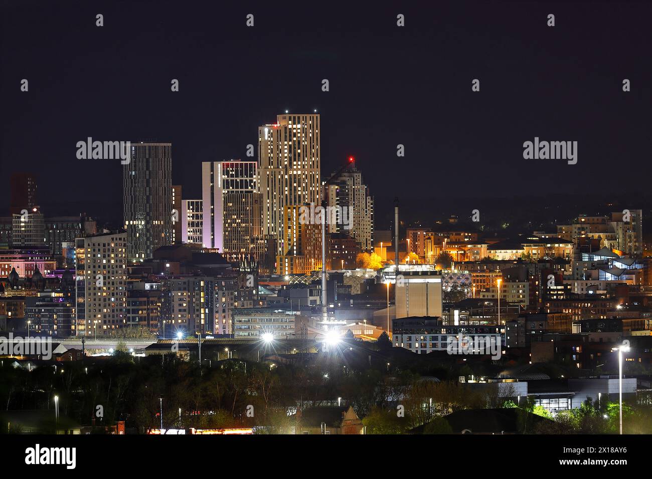 Una vista del gruppo di edifici alti presso l'Arena Quarter nel centro di Leeds, West Yorkshire, Regno Unito Foto Stock